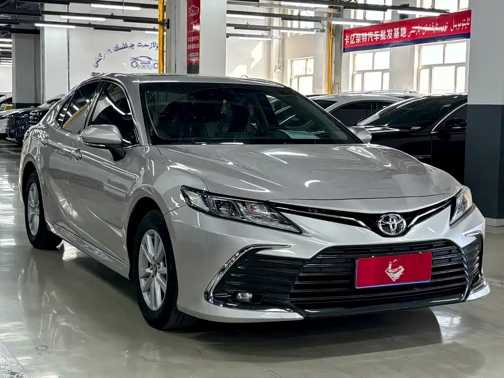Toyota Camry — миниатюра 3