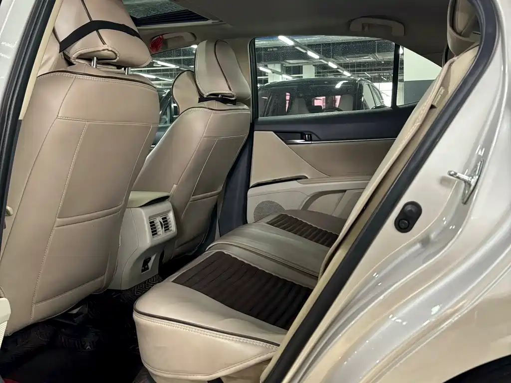 Toyota Camry — миниатюра 6