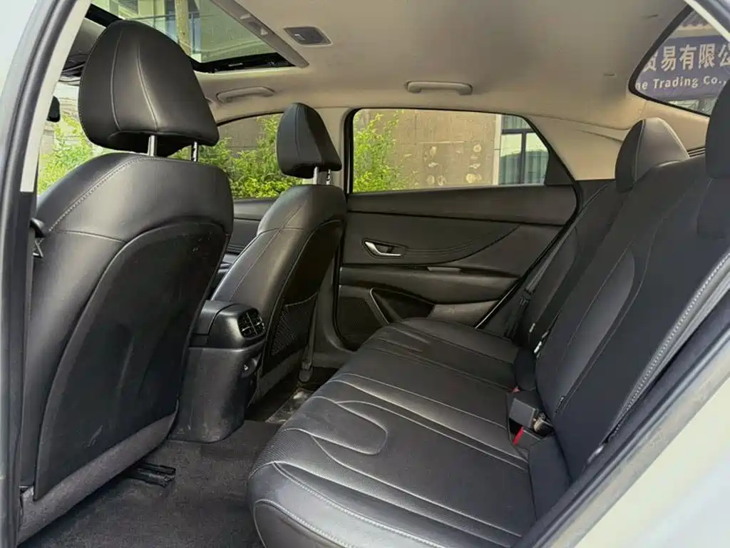 Hyundai Elantra — миниатюра 6