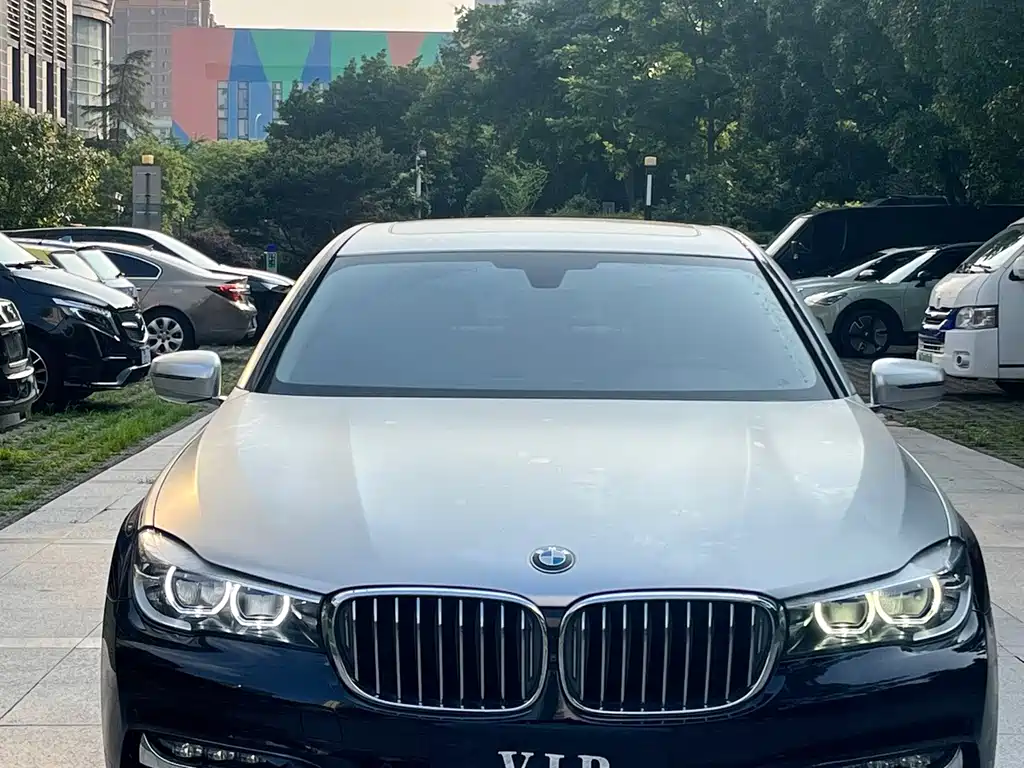 BMW 7 Series — миниатюра 2