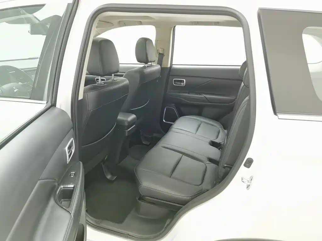 Mitsubishi Outlander — миниатюра 15