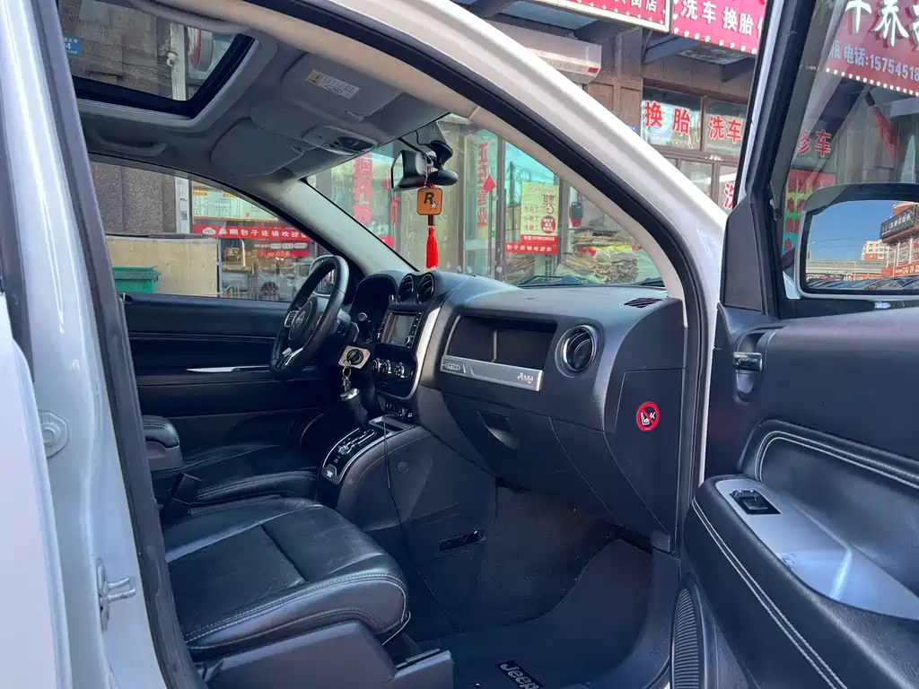 Jeep Compass (Import) — миниатюра 8