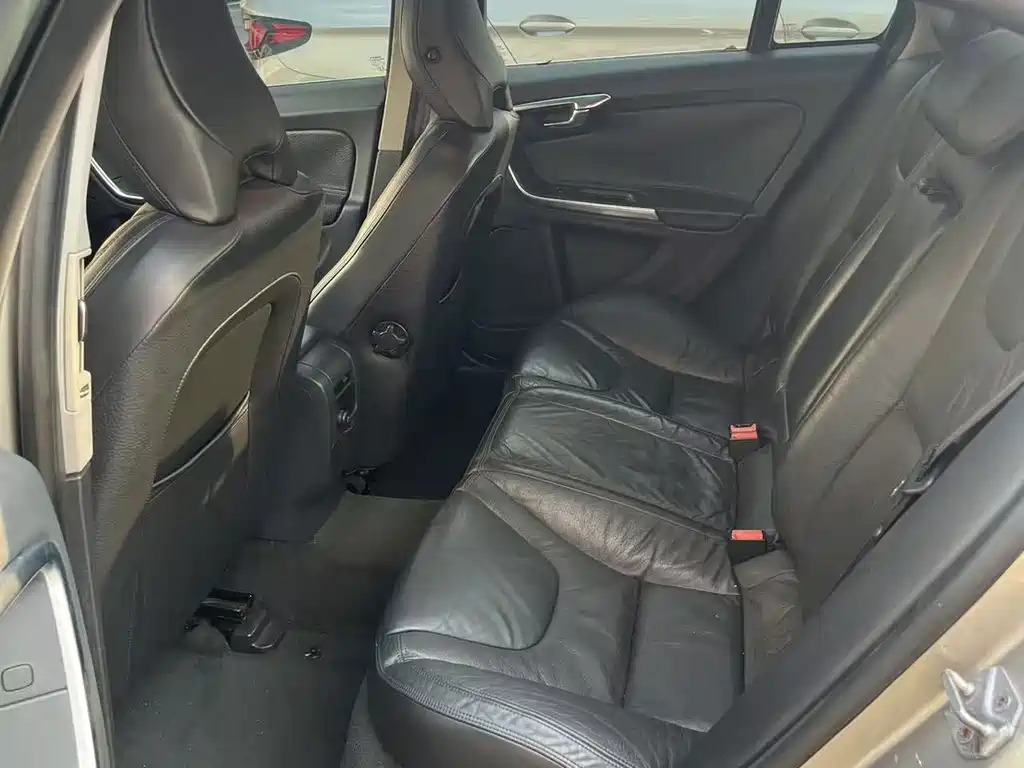 Volvo S60 (Import) — миниатюра 8
