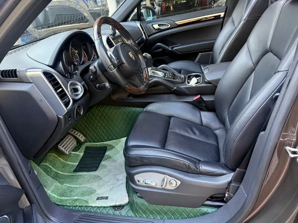 Porsche Cayenne — миниатюра 8