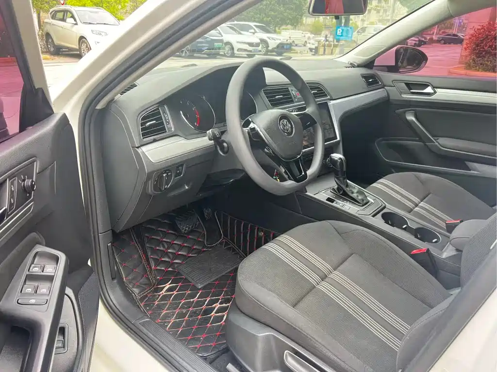 Volkswagen Lamando 2017 230TSI DSG
