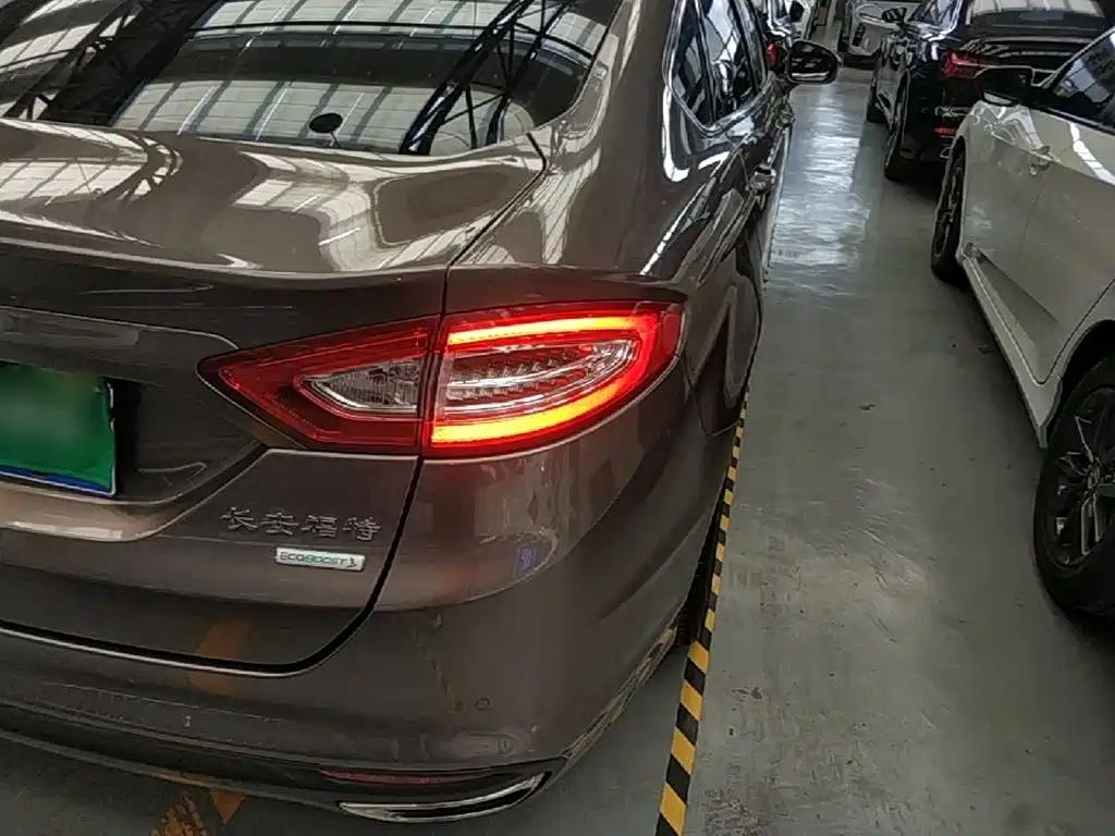 Ford Mondeo — миниатюра 8