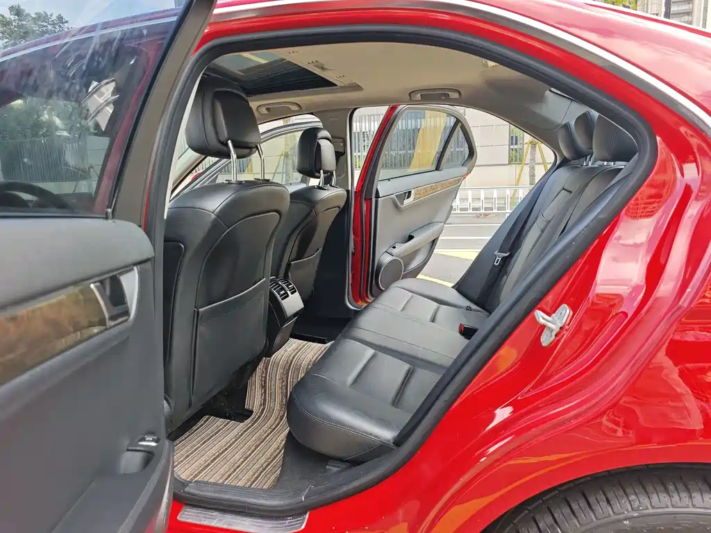 Mercedes-Benz C-Class — миниатюра 13