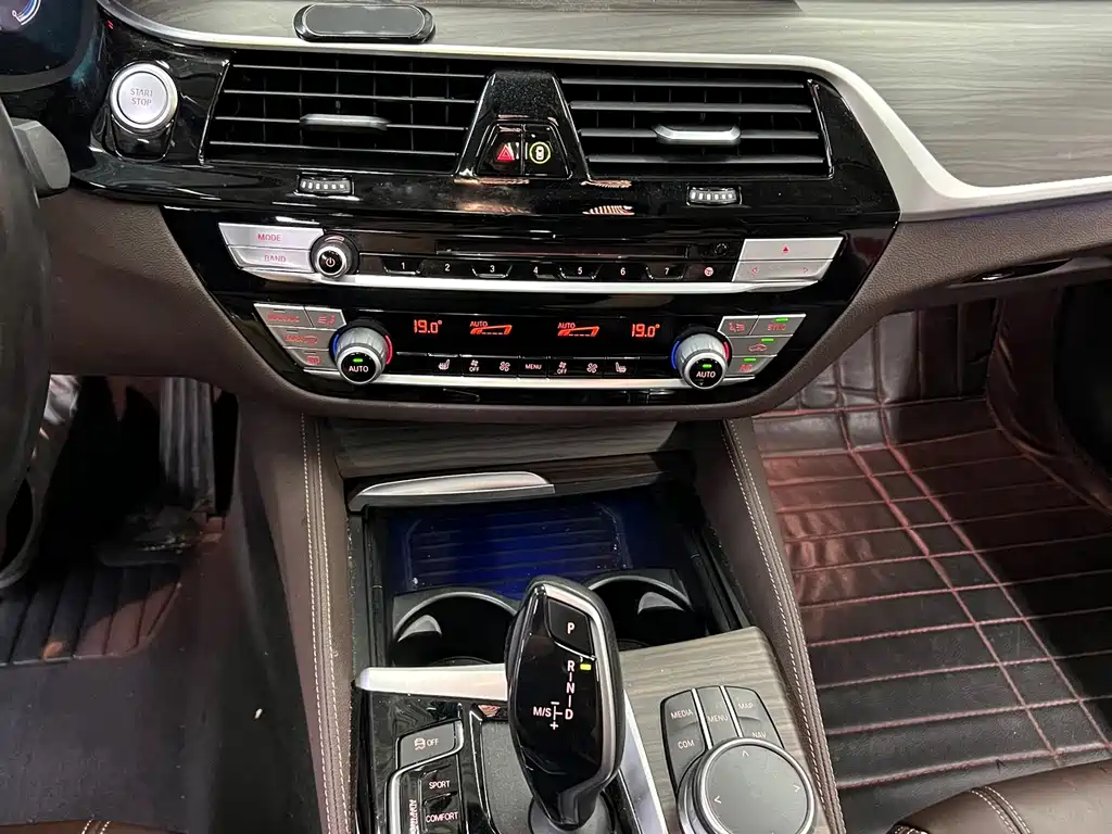 BMW 5 Series New Energy — миниатюра 19