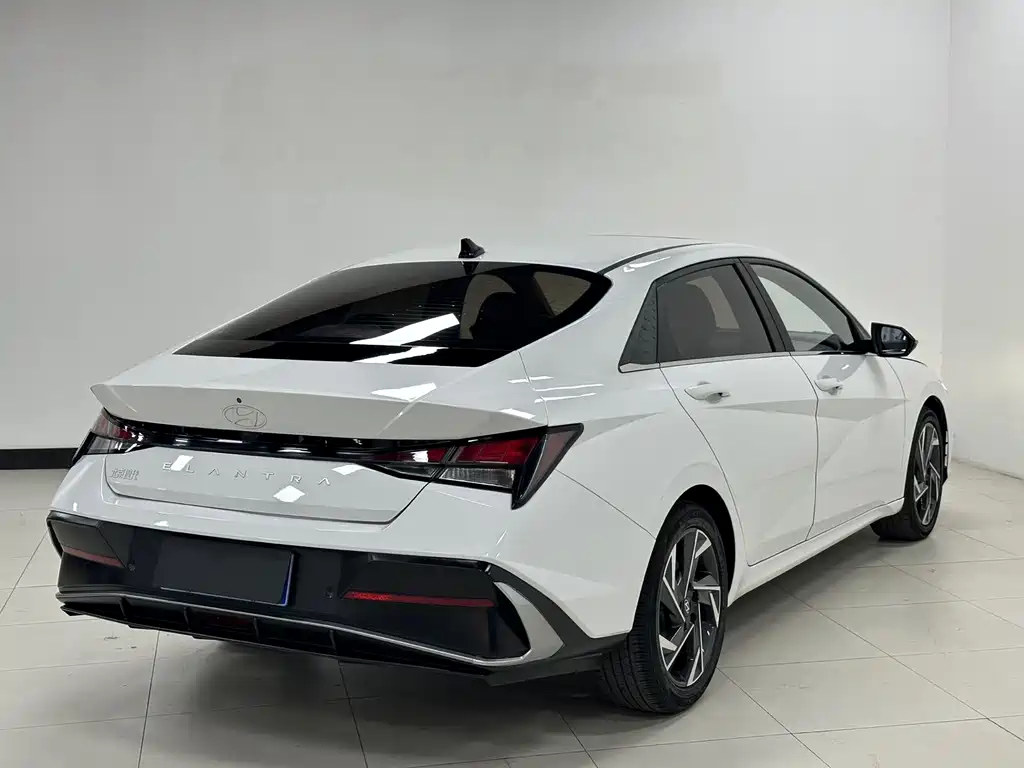 Hyundai Elantra — миниатюра 5