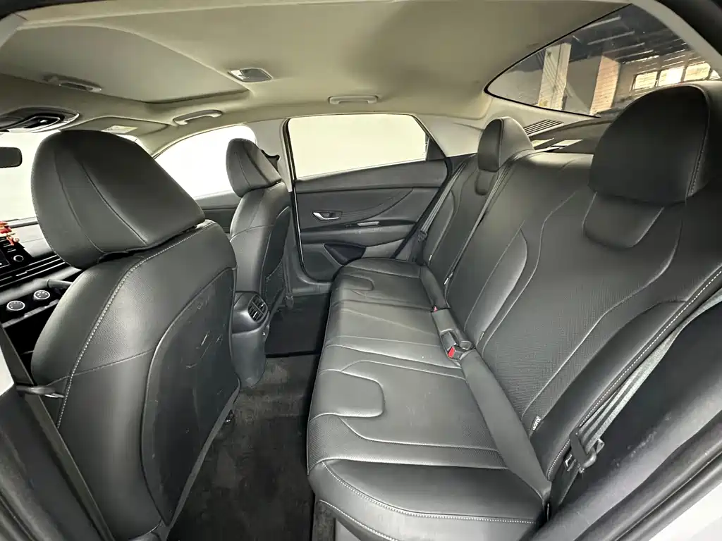 Hyundai Elantra — миниатюра 15