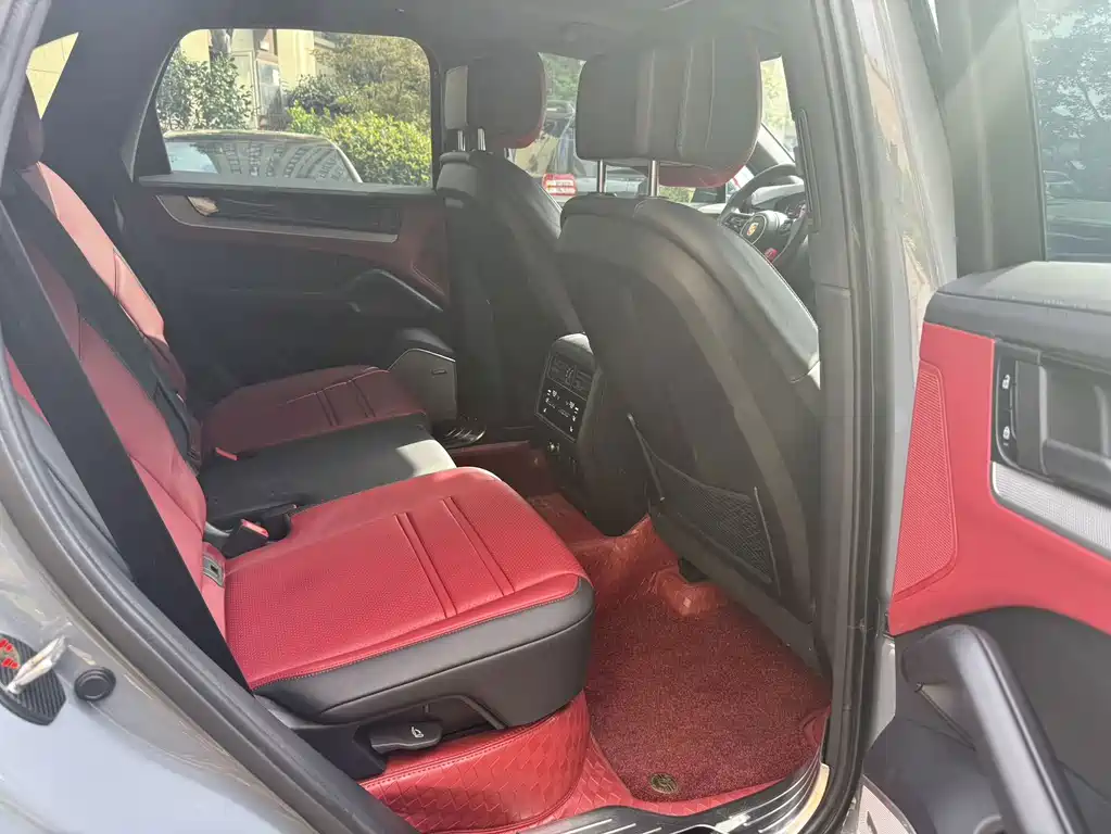 Porsche Cayenne — миниатюра 10