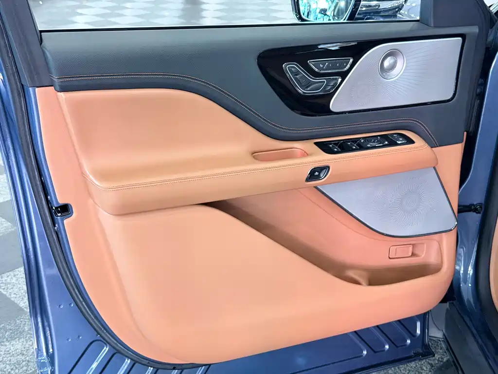 Lincoln Aviator — миниатюра 11