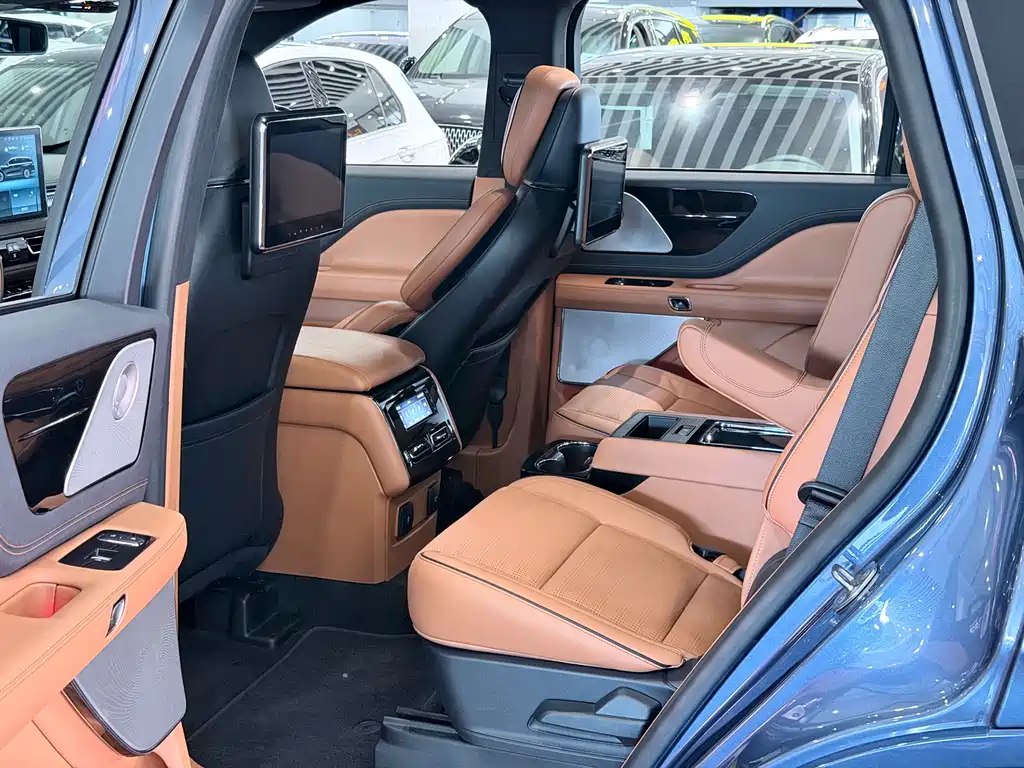 Lincoln Aviator — миниатюра 7