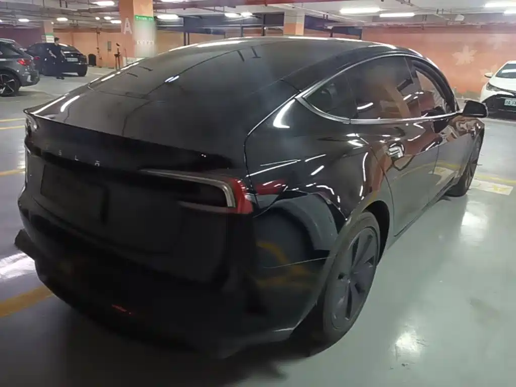 Tesla Model 3 — миниатюра 7