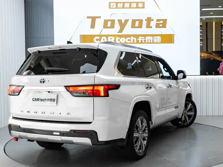 Toyota Sequoia — миниатюра 7
