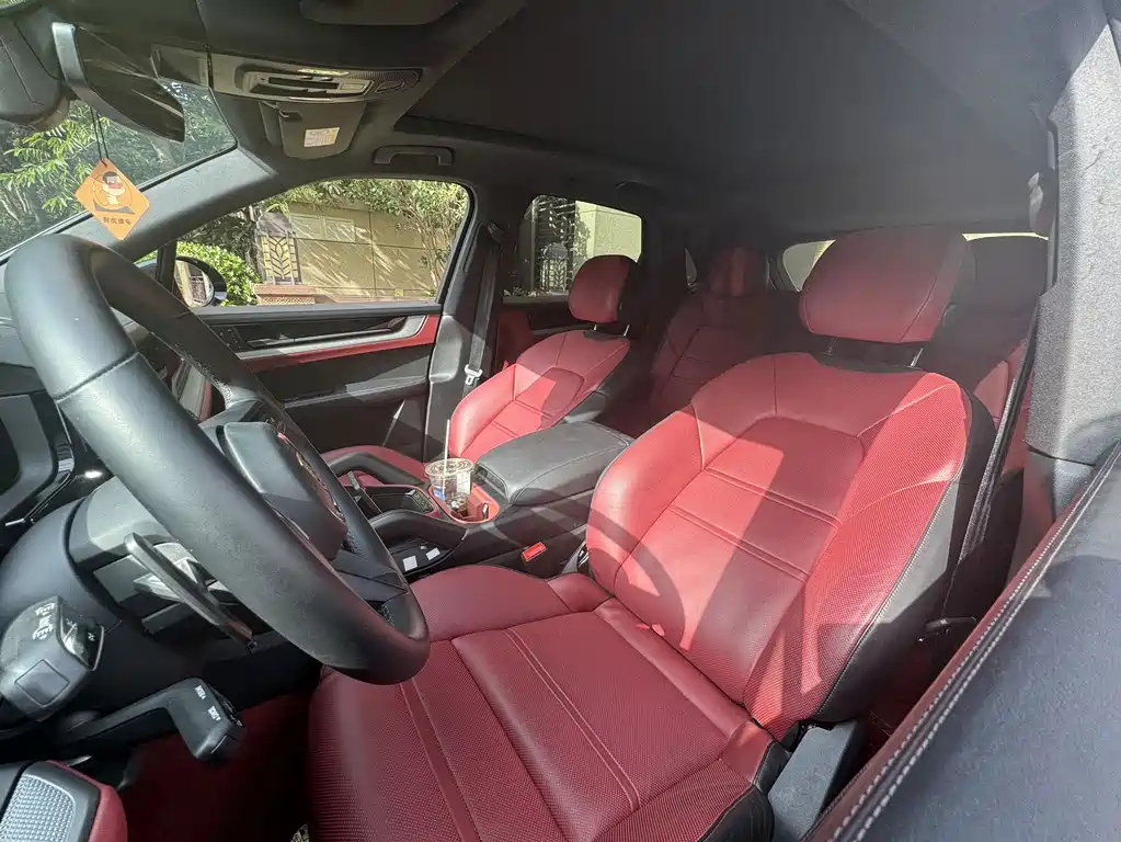 Porsche Cayenne — миниатюра 7