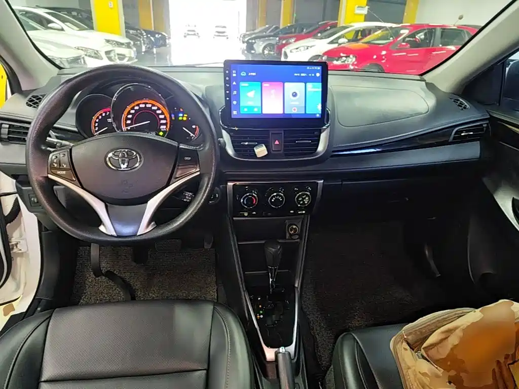 Toyota Yaris L — миниатюра 10
