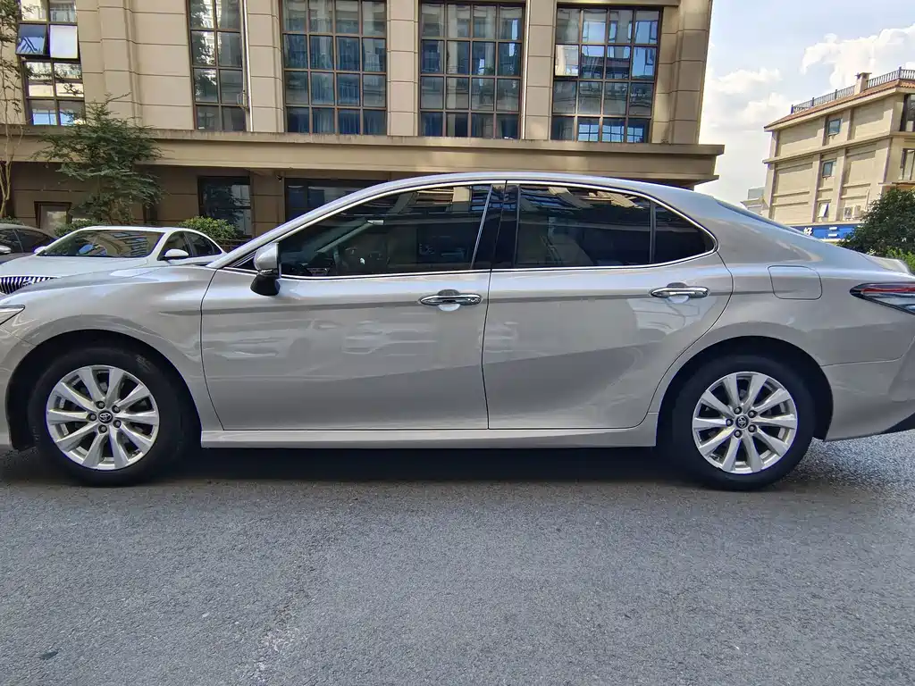 Toyota Camry — миниатюра 7