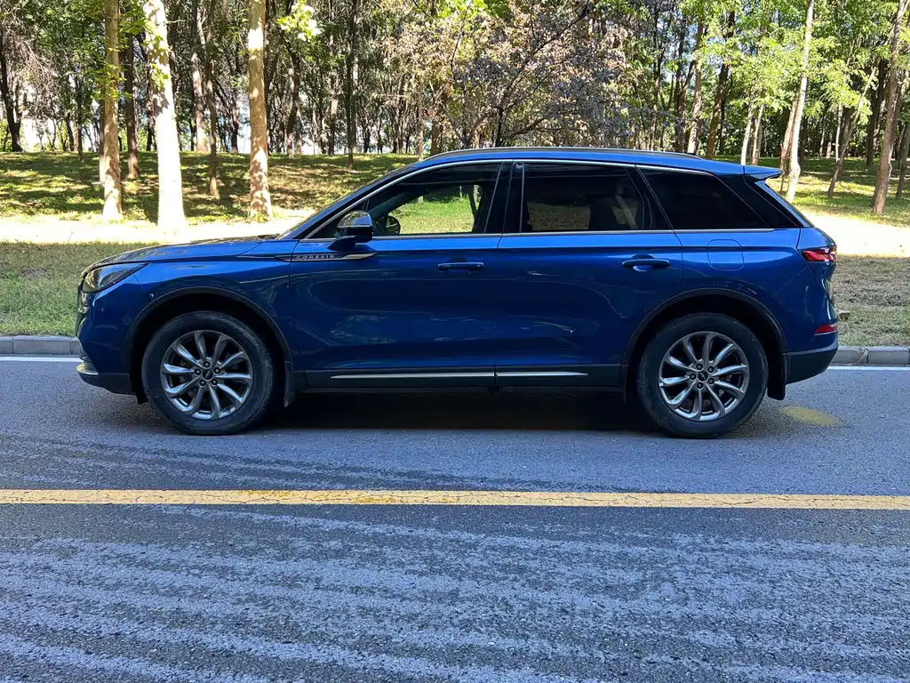 Lincoln Corsair — миниатюра 3
