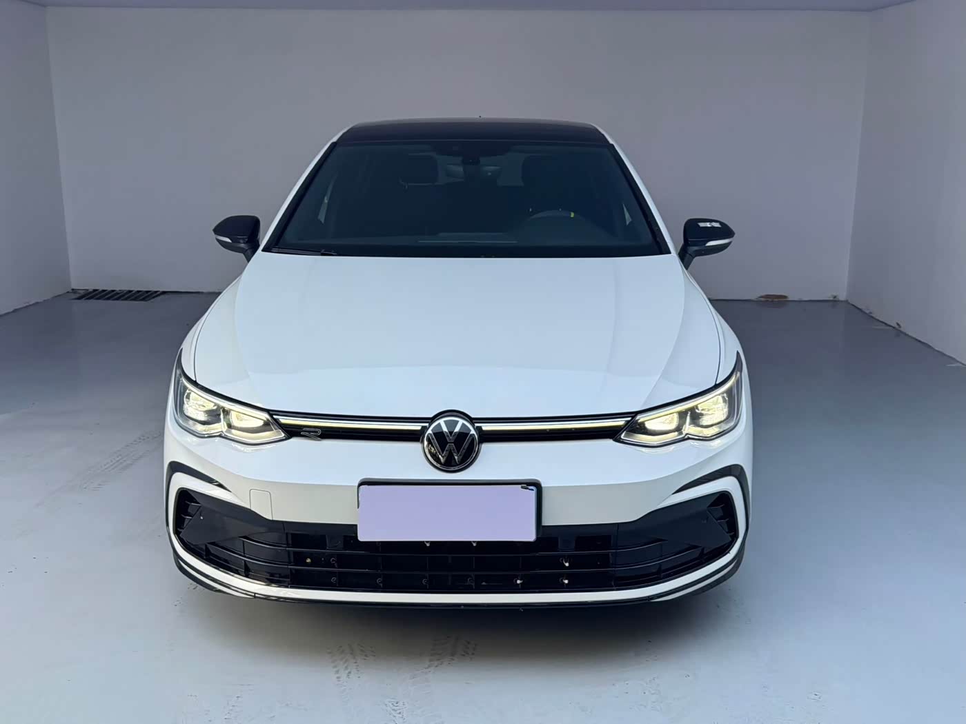Volkswagen Golf 1.4 л 2023 г. Белый, пробег 47000 км