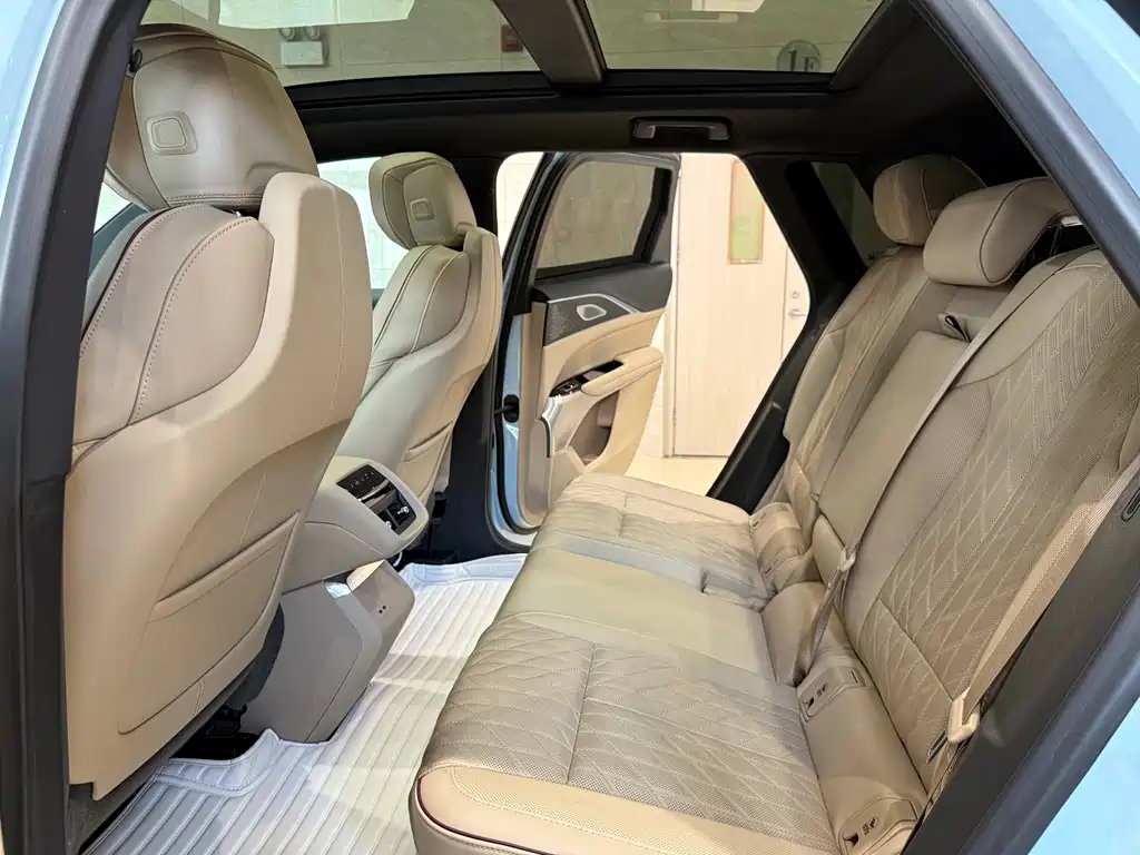 Cadillac Lyriq — миниатюра 13