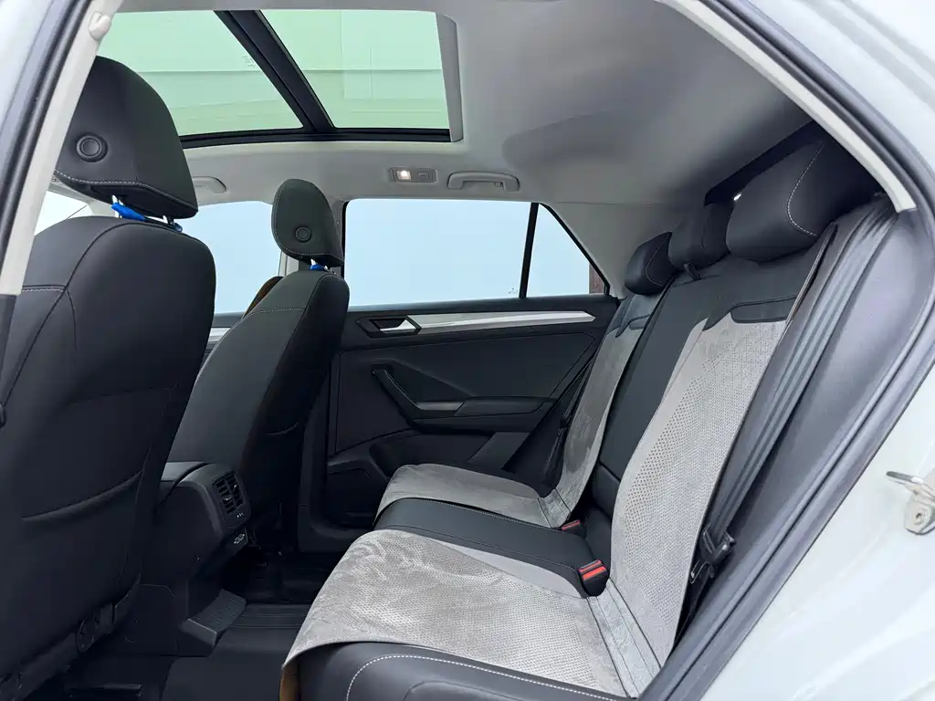 Volkswagen T-Roc — миниатюра 18