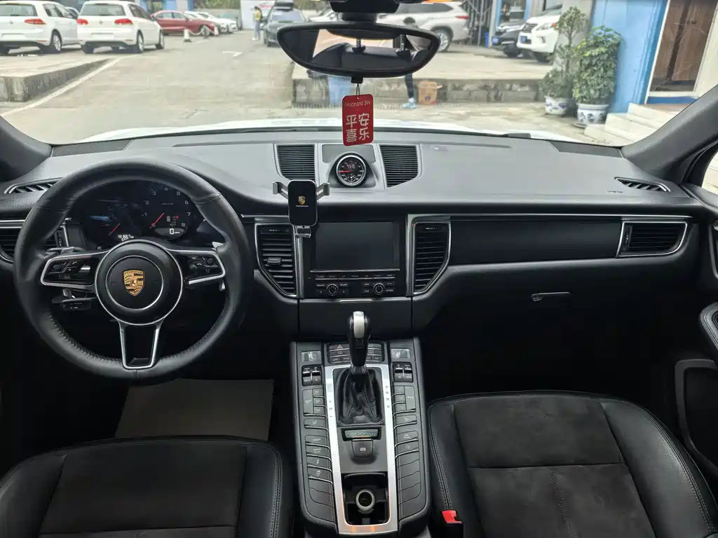 Porsche Macan — миниатюра 14