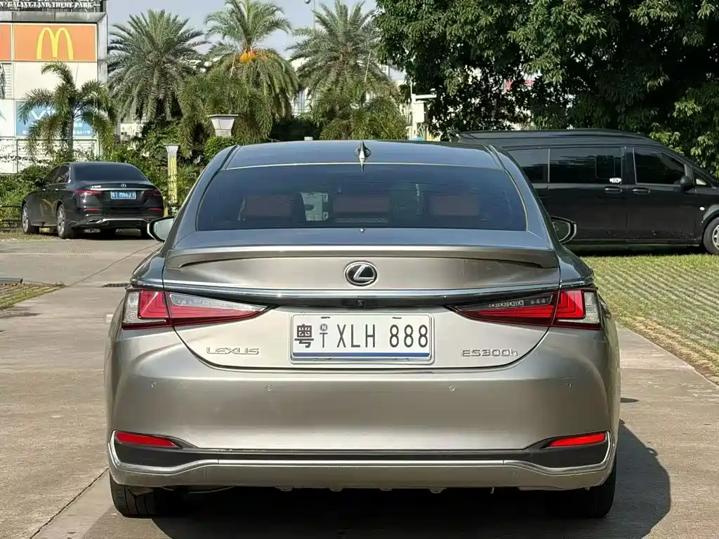 Lexus ES 2021 300h