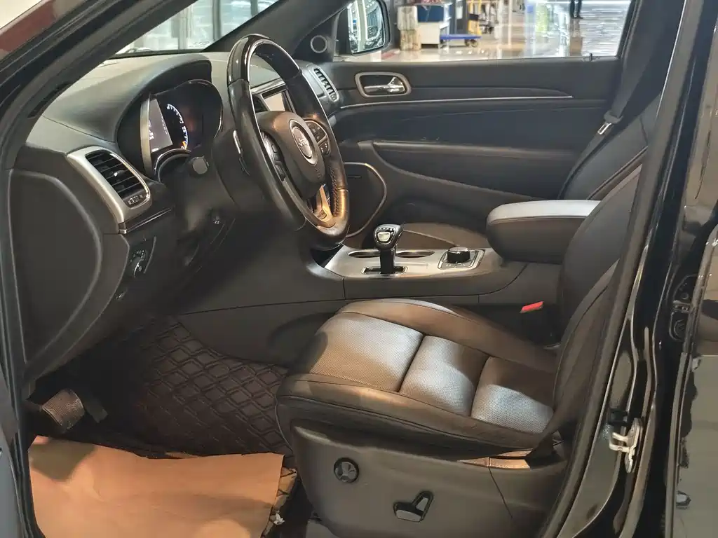 Jeep Grand Cherokee (Import) — миниатюра 10