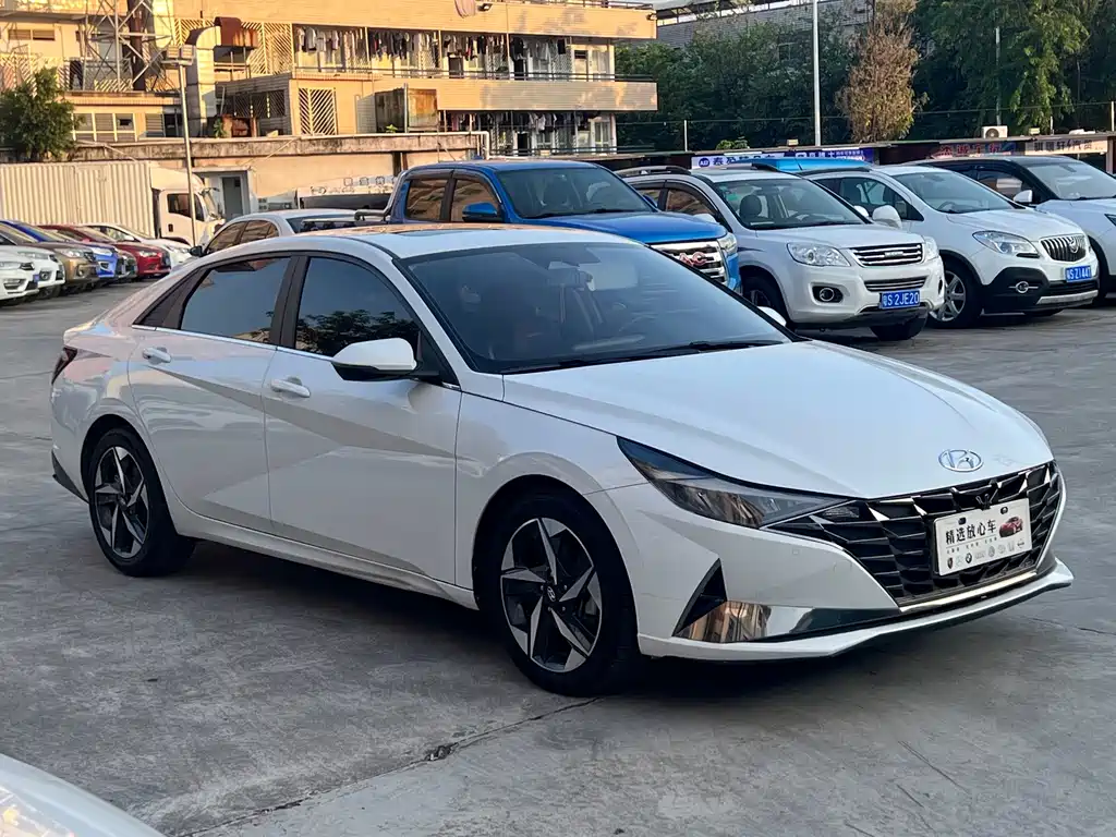 Hyundai Elantra — миниатюра 6
