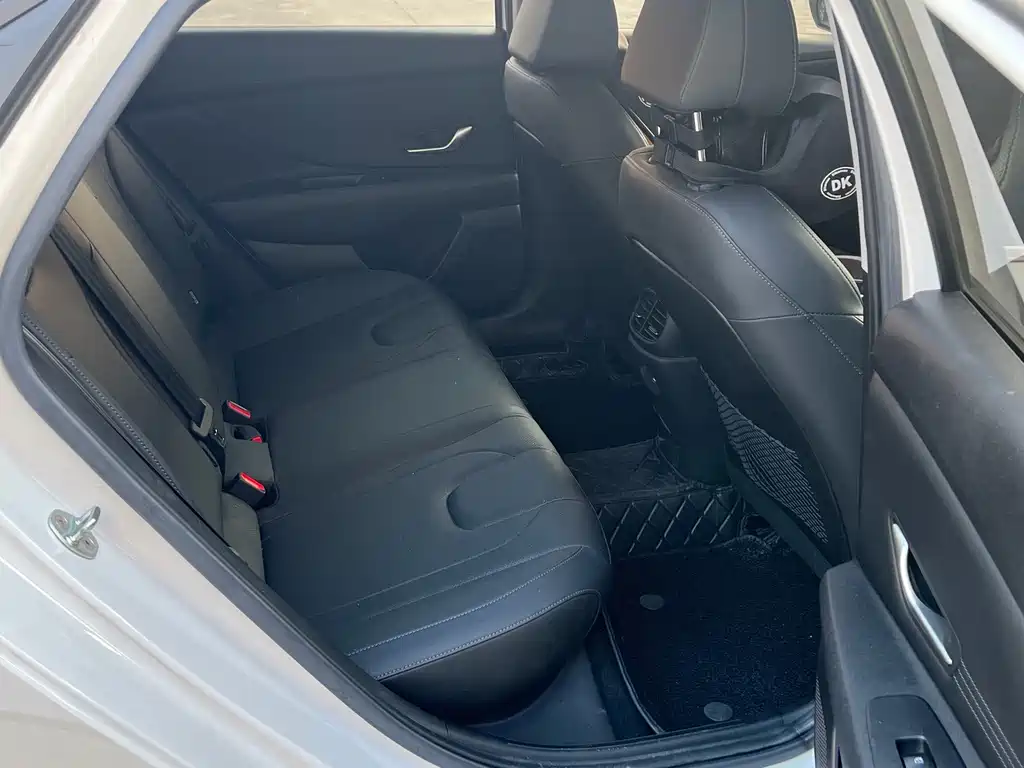 Hyundai Elantra — миниатюра 10