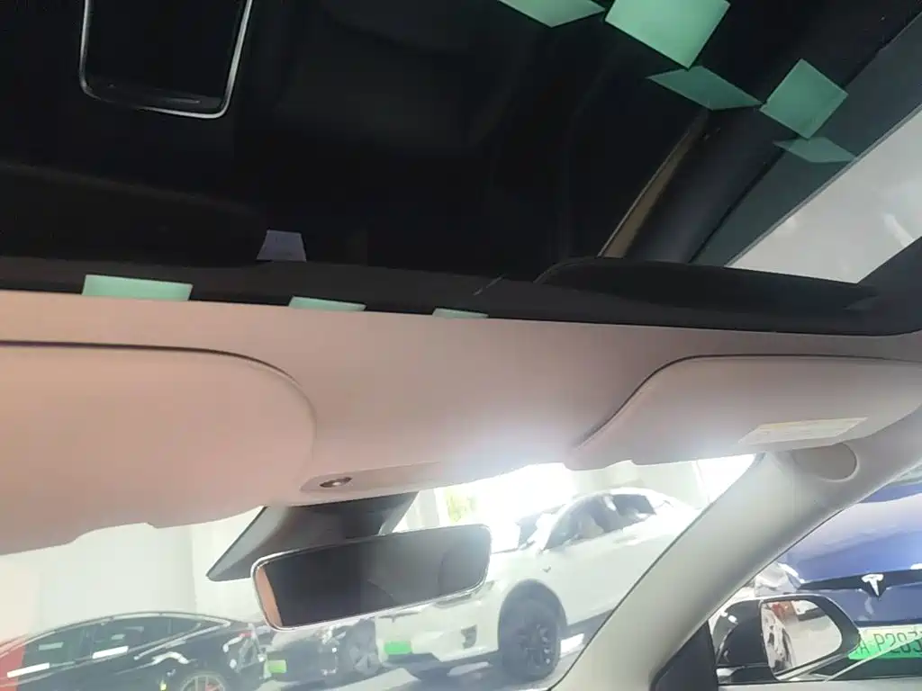 Tesla Model 3 — миниатюра 18
