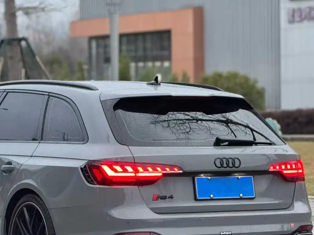 Audi RS 4 — миниатюра 9