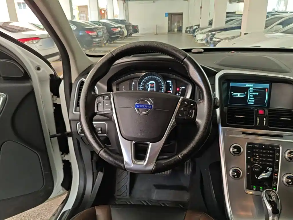 Volvo XC60 — миниатюра 11
