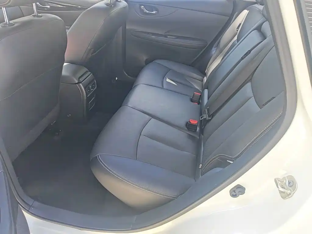 Nissan Tiida — миниатюра 17