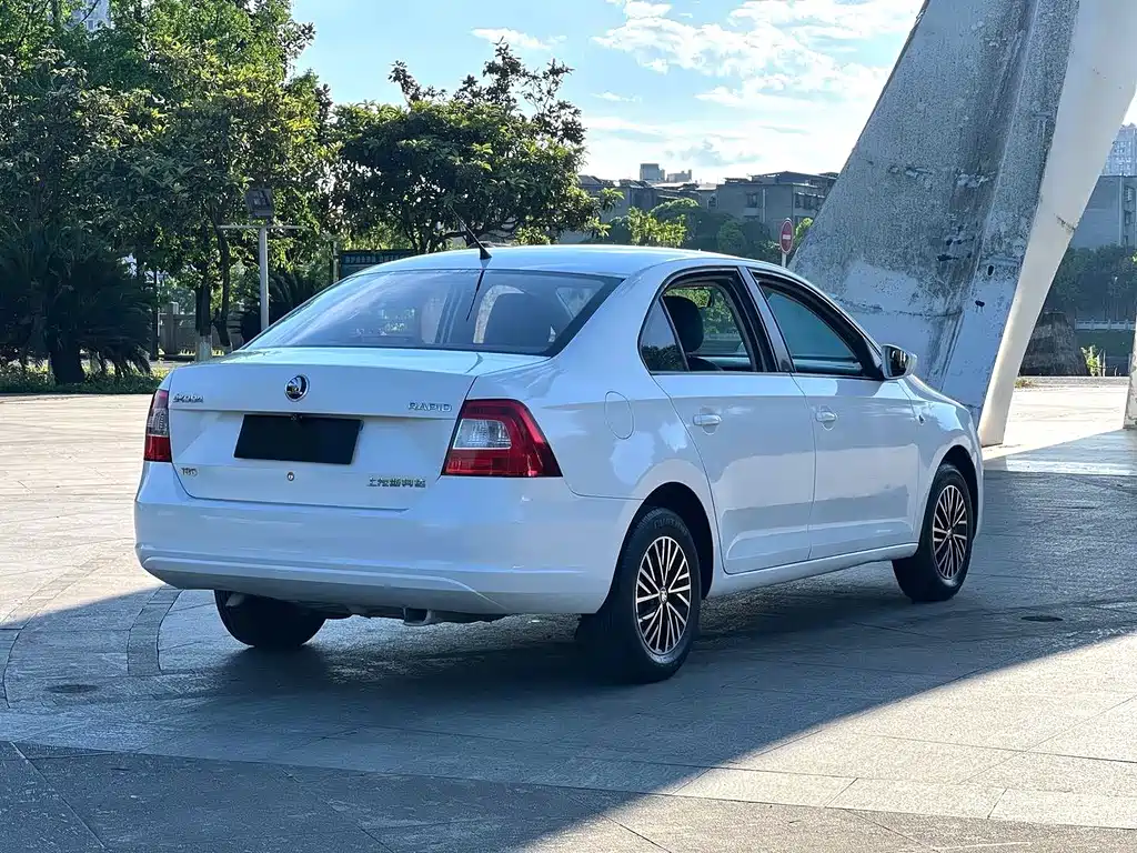 Skoda Rapid — миниатюра 8