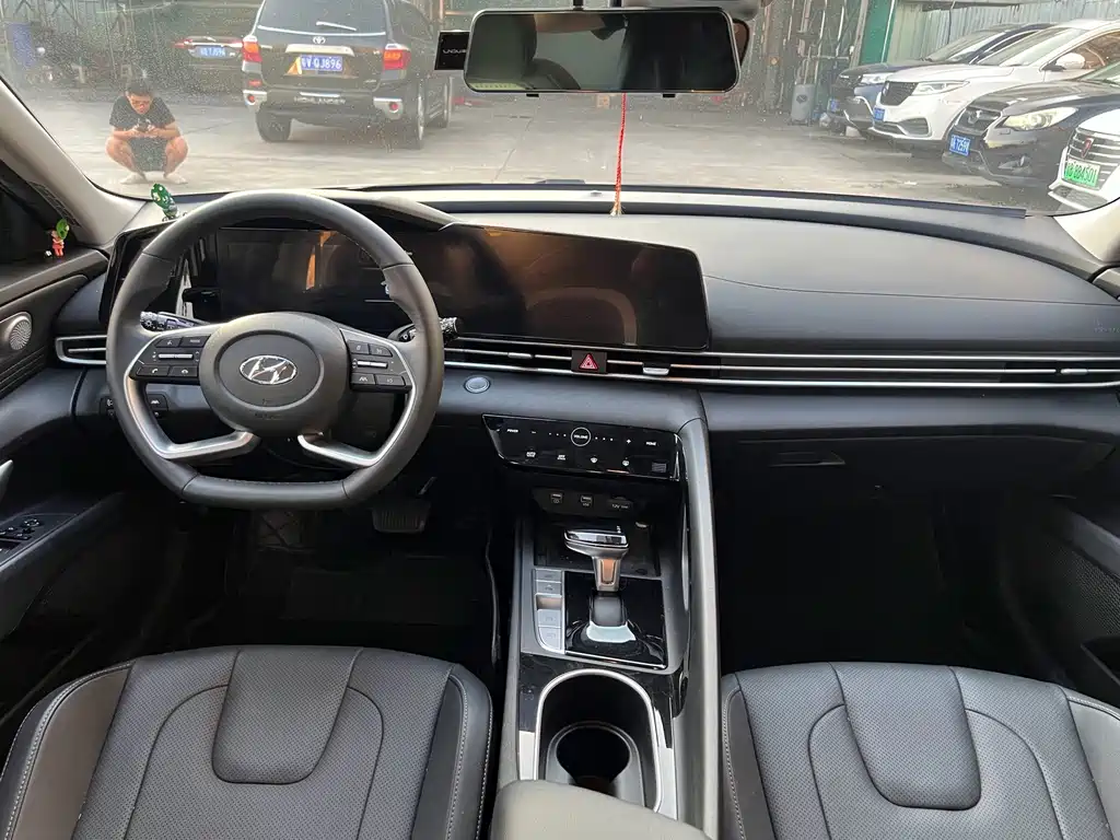 Hyundai Elantra — миниатюра 13