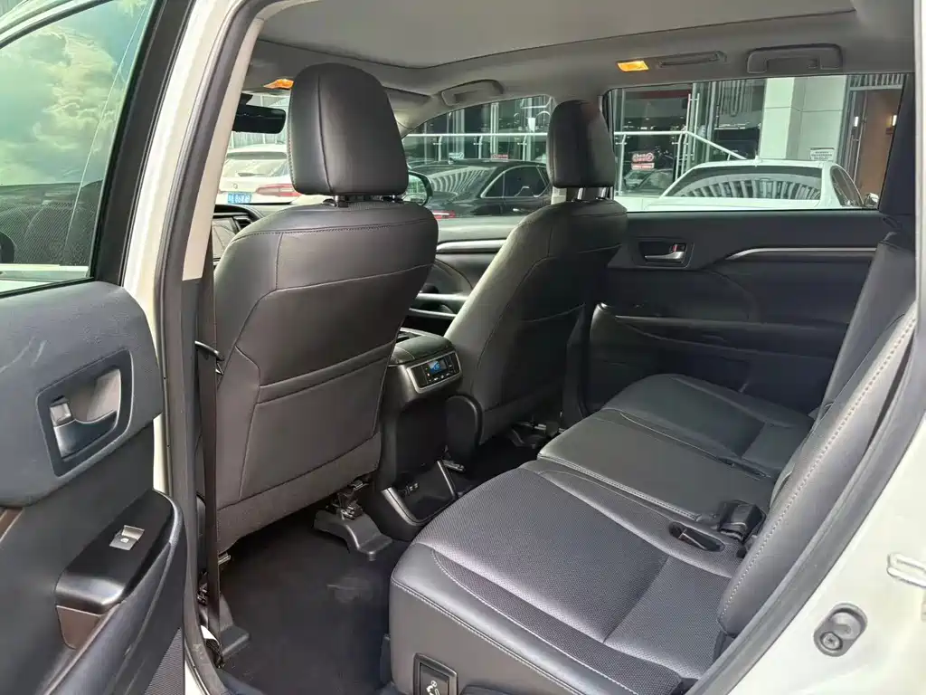 Toyota Highlander — миниатюра 5