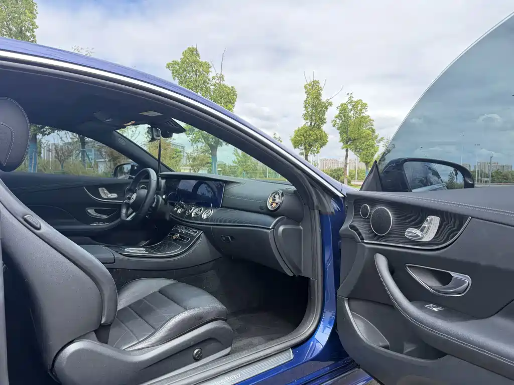 Mercedes-Benz E-Class (Import) — миниатюра 6