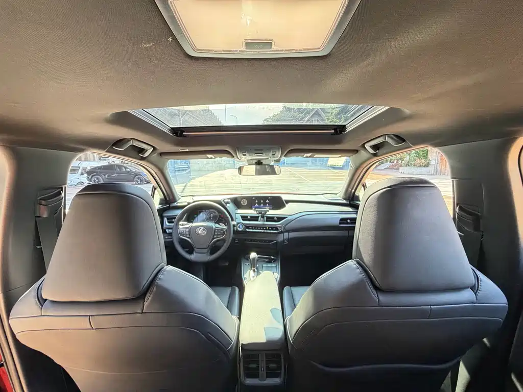 Lexus UX New Energy — миниатюра 8