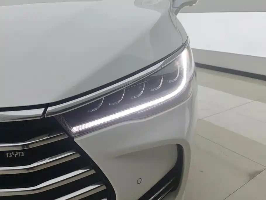 BYD MAX — миниатюра 5