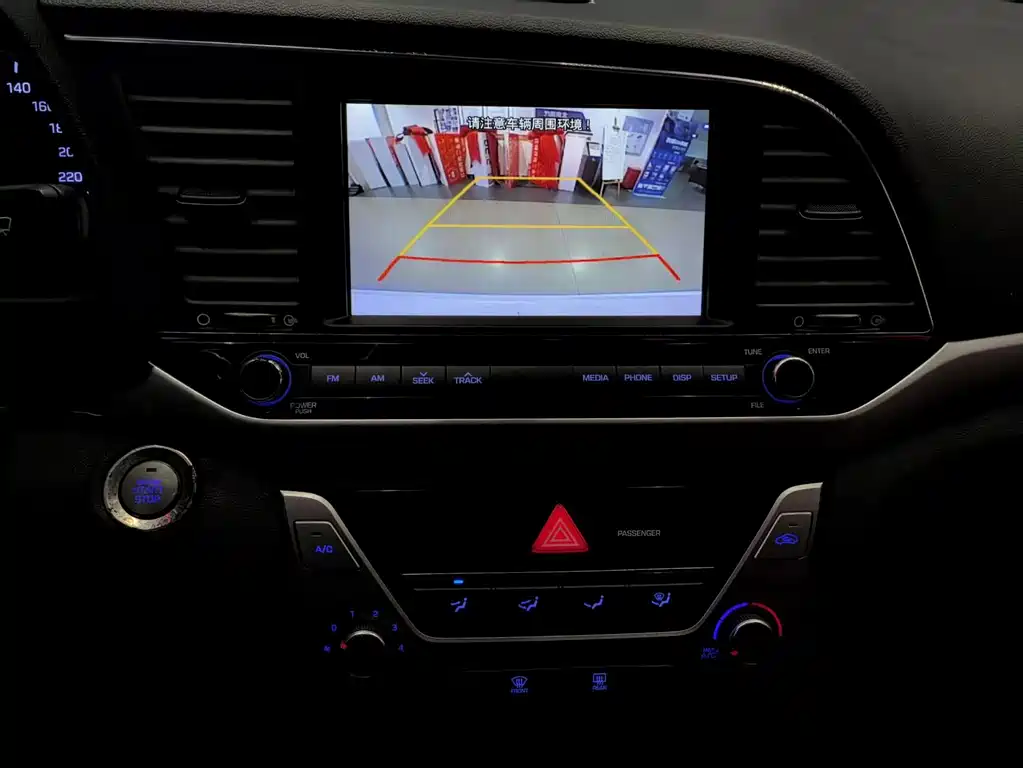 Hyundai Elantra — миниатюра 11