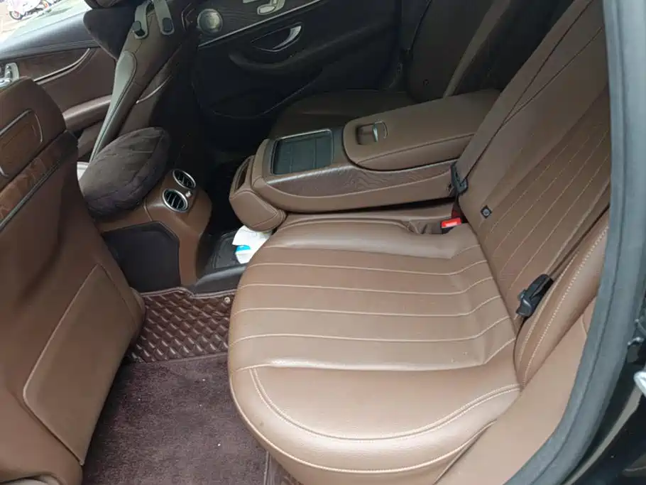 Mercedes-Benz E-Class — миниатюра 11