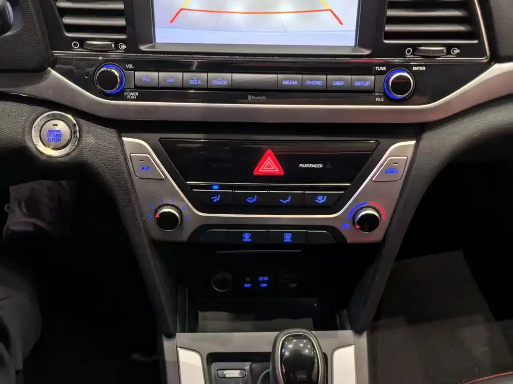 Hyundai Elantra — миниатюра 13