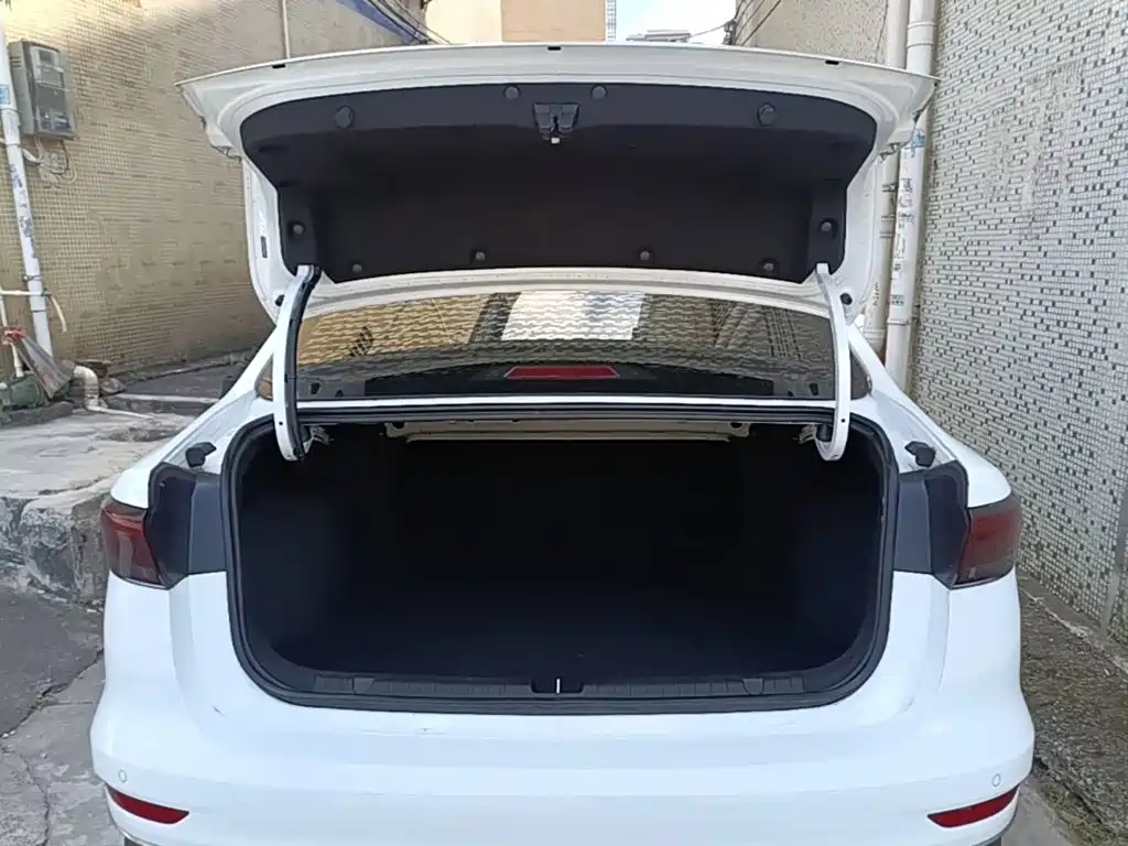 Geely Emgrand — миниатюра 19