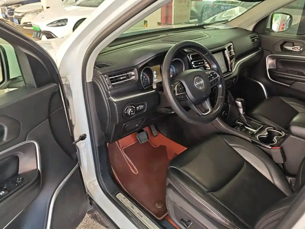 Jeep Grand Commander — миниатюра 16