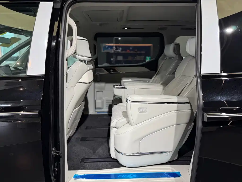 Volvo EM90 — миниатюра 13