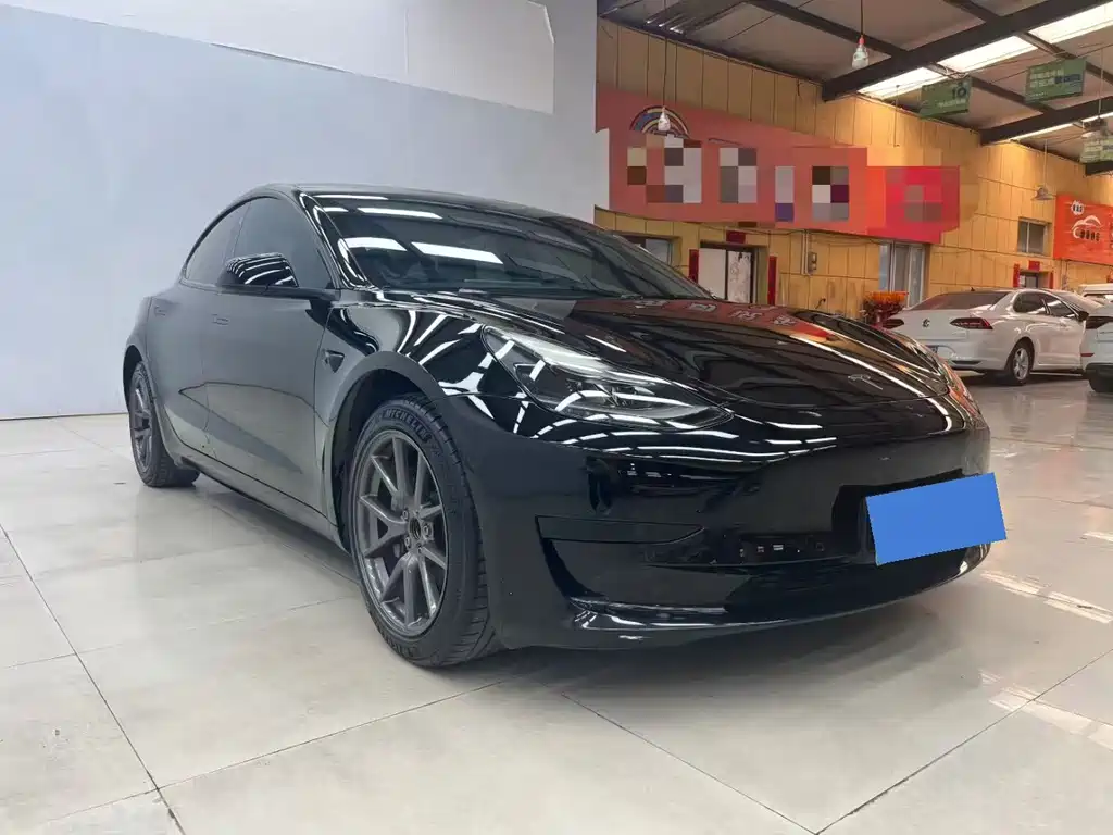 Tesla Model 3 — миниатюра 3