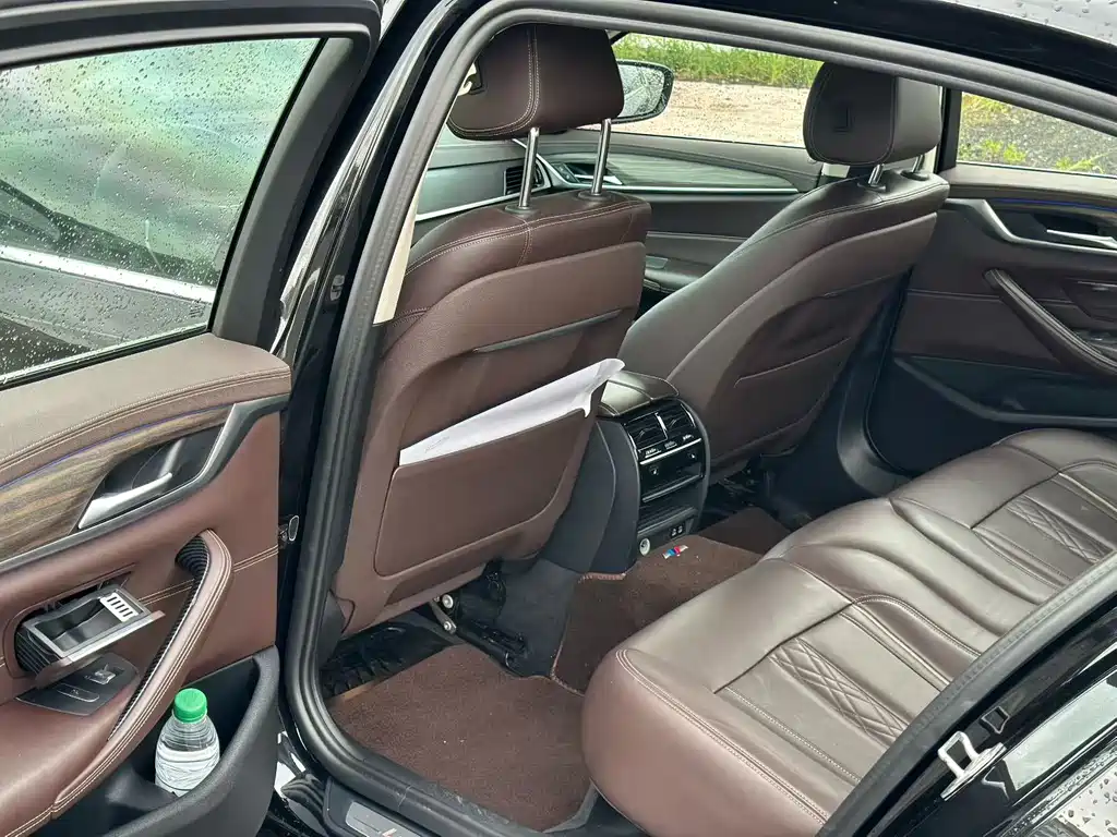 BMW 5 Series — миниатюра 8