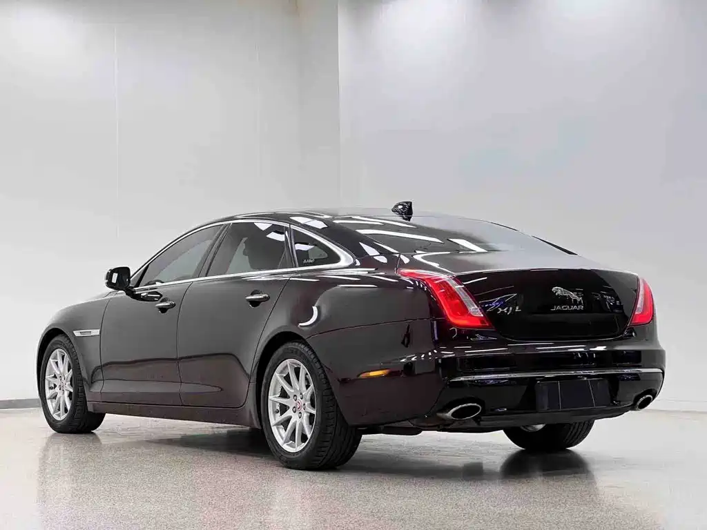 Jaguar XJ — миниатюра 7